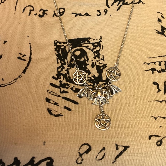 Fun bat goth necklace pentagram silvery finish - Picture 8 of 8